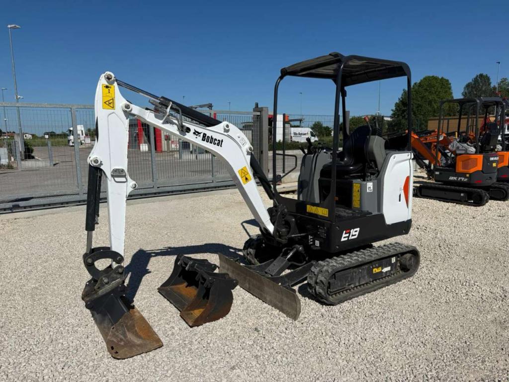 Bobcat E19 Photo 1