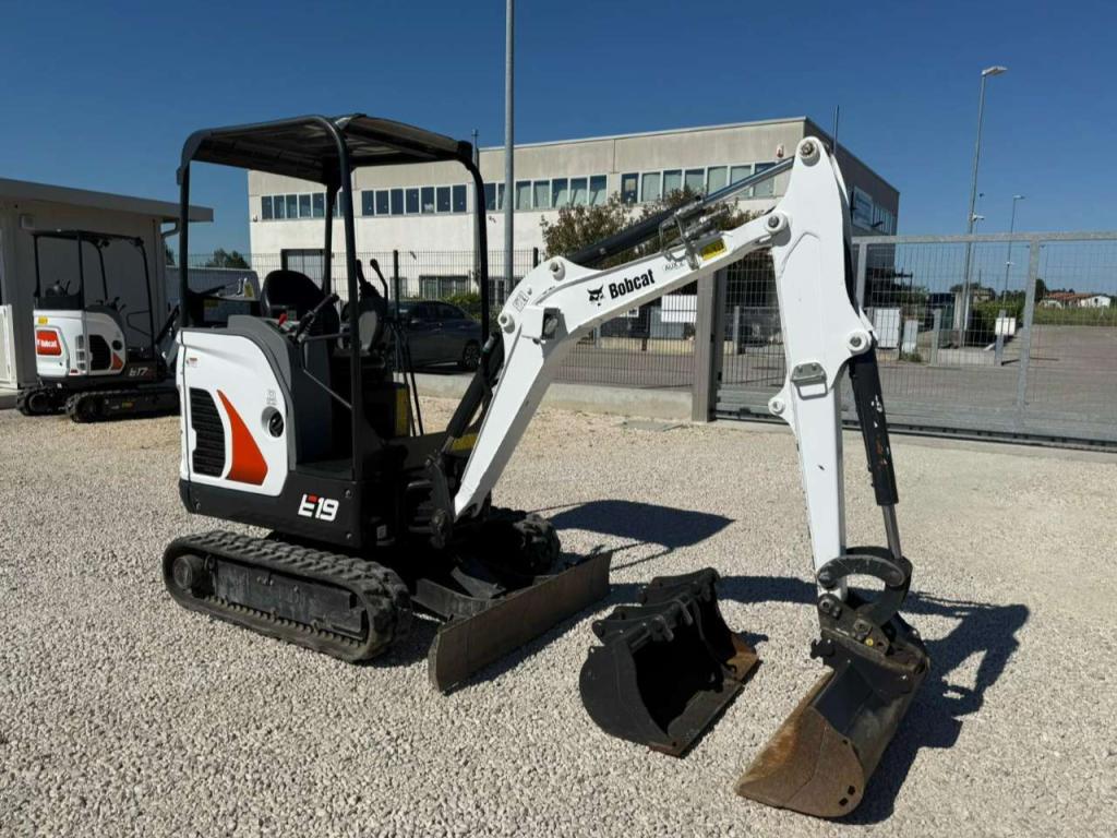 Bobcat E19 Photo 2