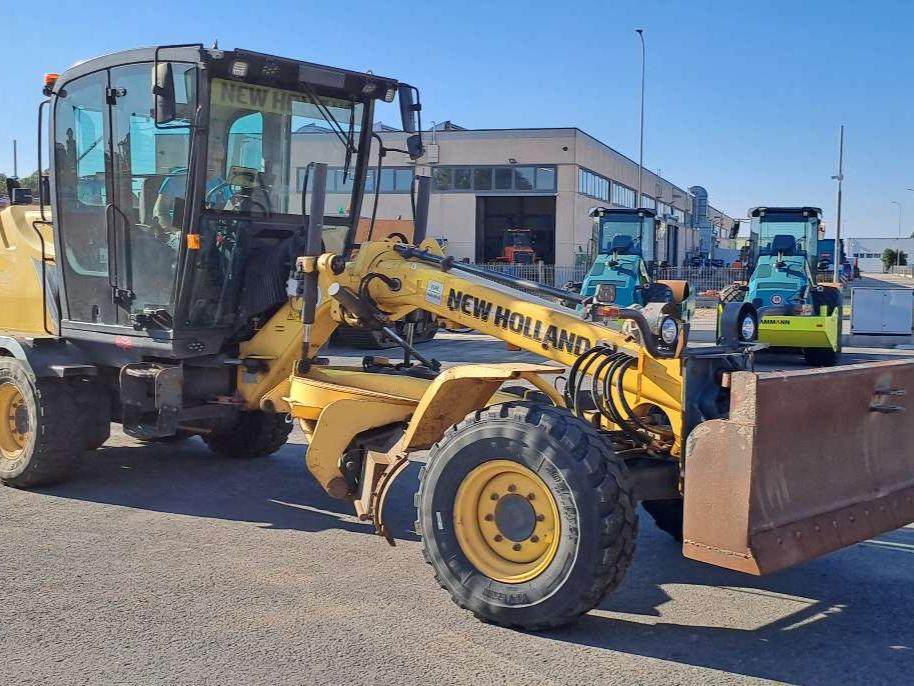 New Holland F106.7A Photo 1