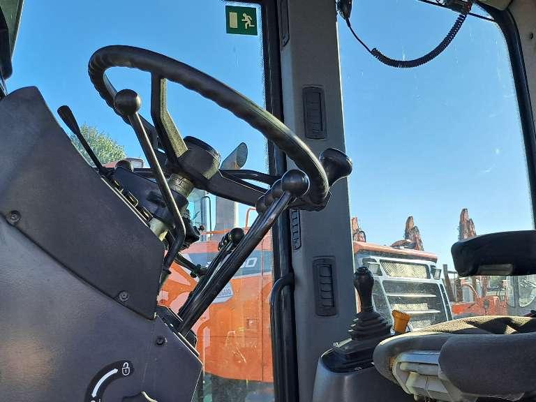 New Holland F106.7A Photo 10