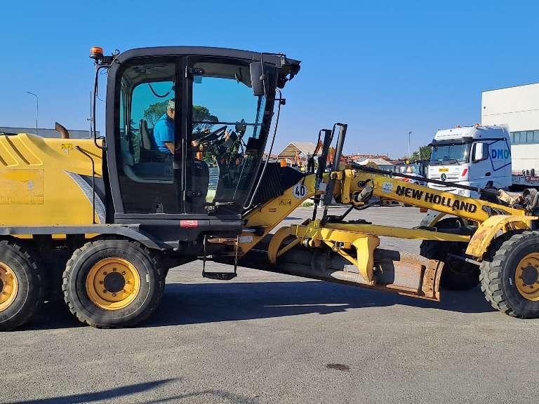 New Holland F106.7A Photo 2