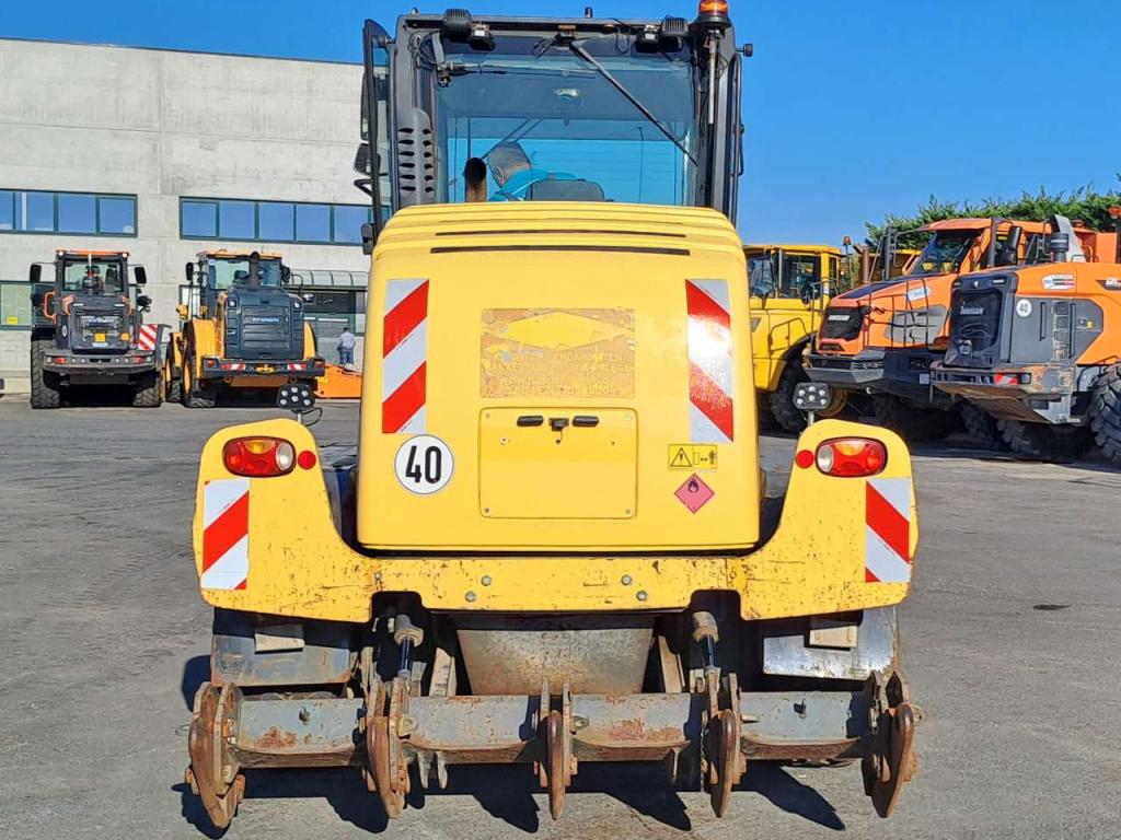 New Holland F106.7A Photo 4