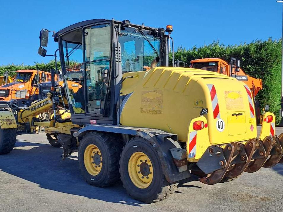 New Holland F106.7A Photo 5