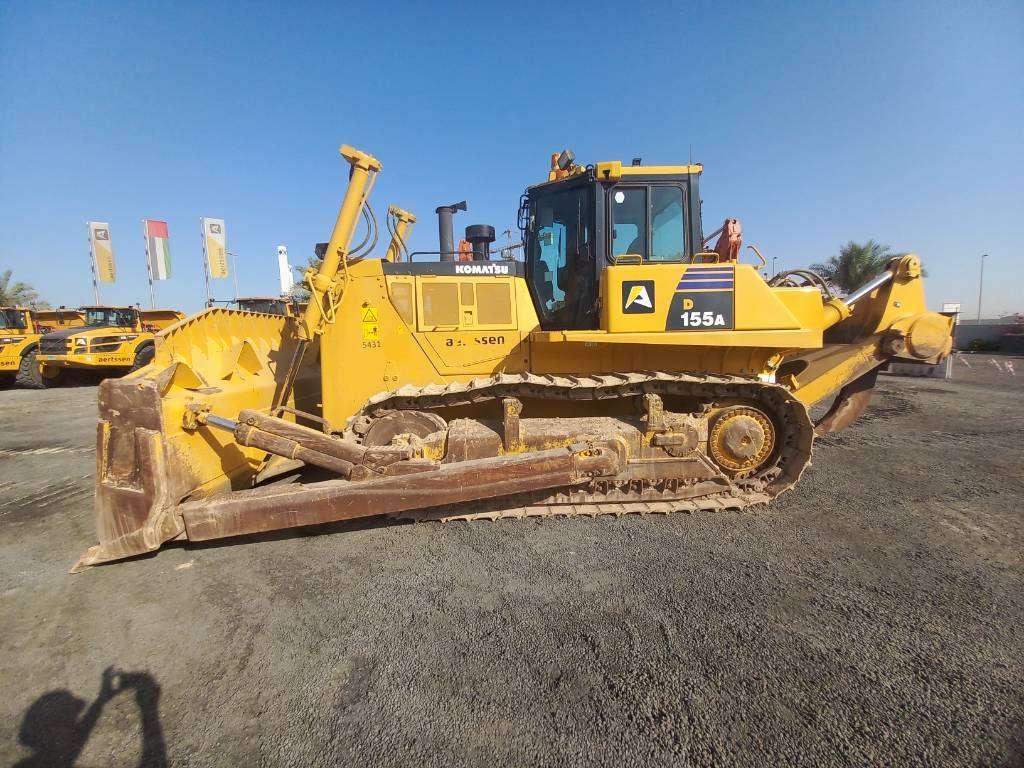 Komatsu D155A-6R (4pcs available for sale in Abu Dhabi) Photo 10