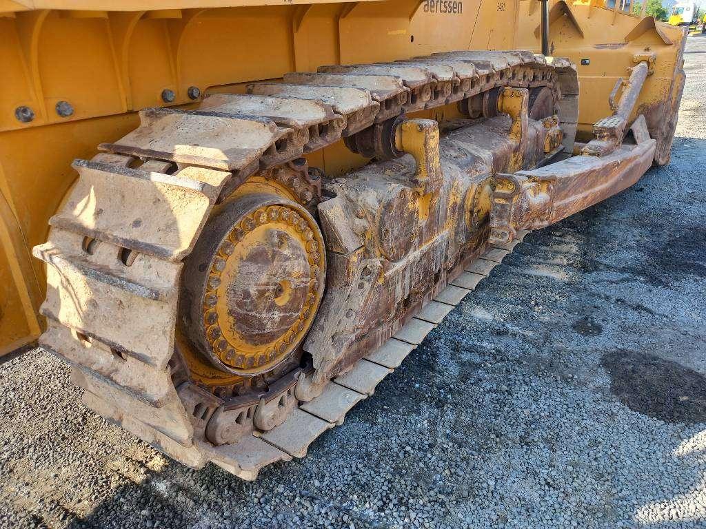 Komatsu D155A-6R (4pcs available for sale in Abu Dhabi) Photo 13