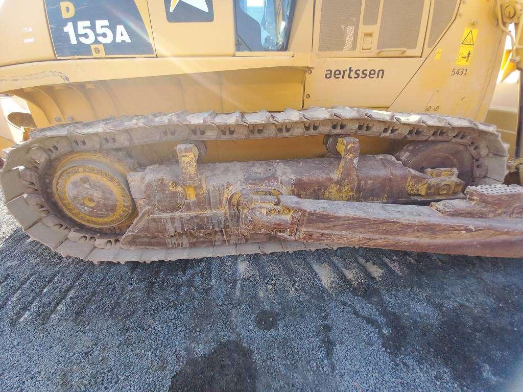 Komatsu D155A-6R (4pcs available for sale in Abu Dhabi) Photo 14