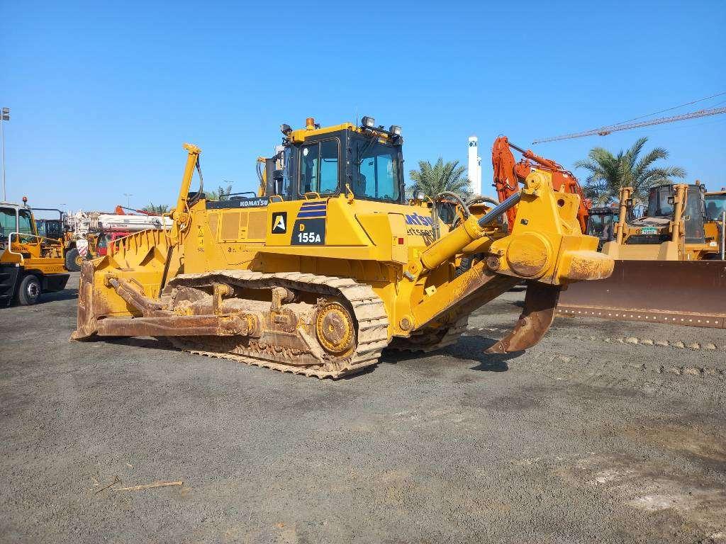 Komatsu D155A-6R (4pcs available for sale in Abu Dhabi) Photo 2