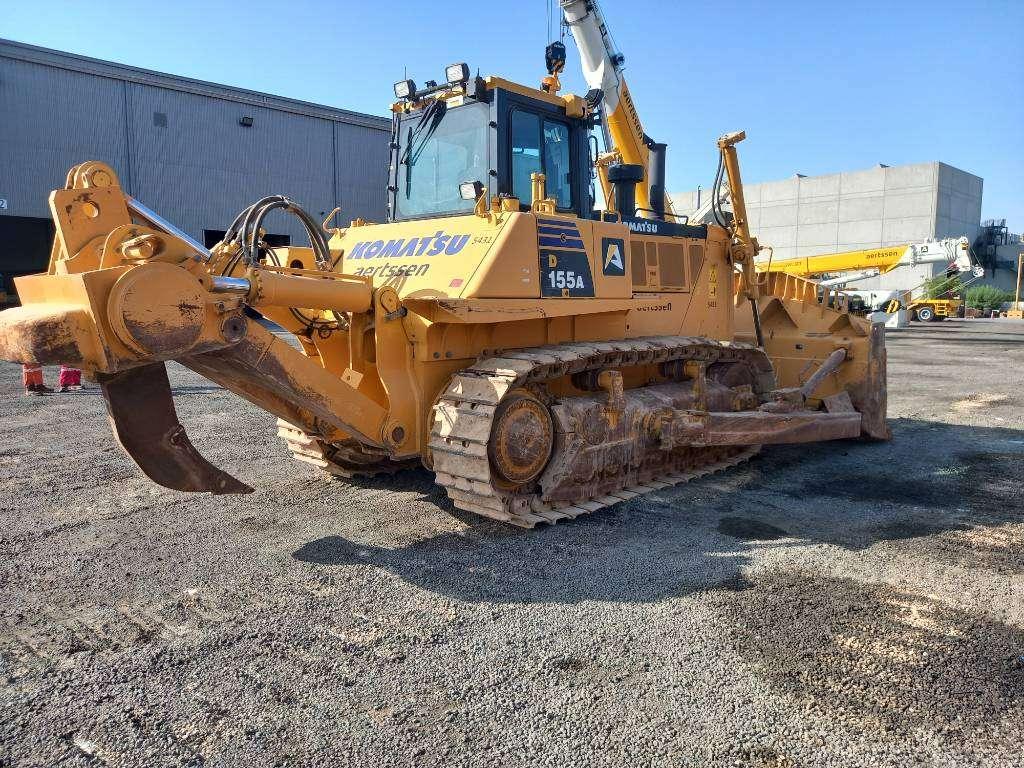 Komatsu D155A-6R (4pcs available for sale in Abu Dhabi) Photo 4