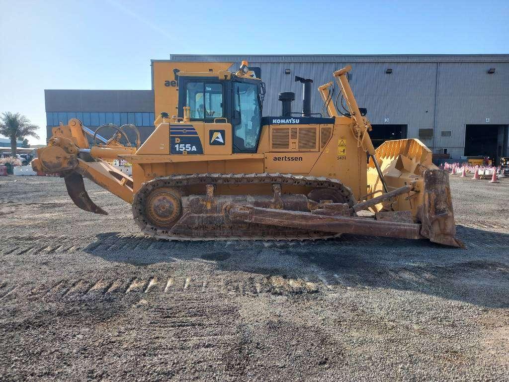 Komatsu D155A-6R (4pcs available for sale in Abu Dhabi) Photo 5