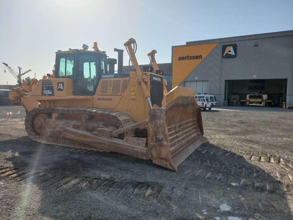 Komatsu D155A-6R (4pcs available for sale in Abu Dhabi) Photo 6