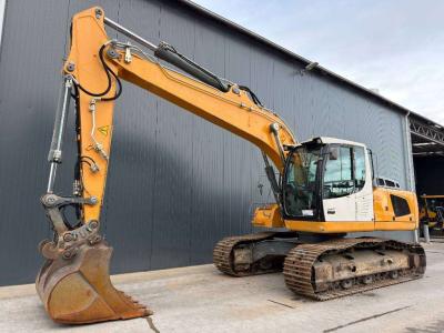 Liebherr R922 SLC sold by Smitma B.V.