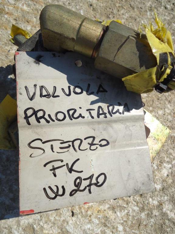 Steering priority valve for Fiat Kobelco W270 Photo 3