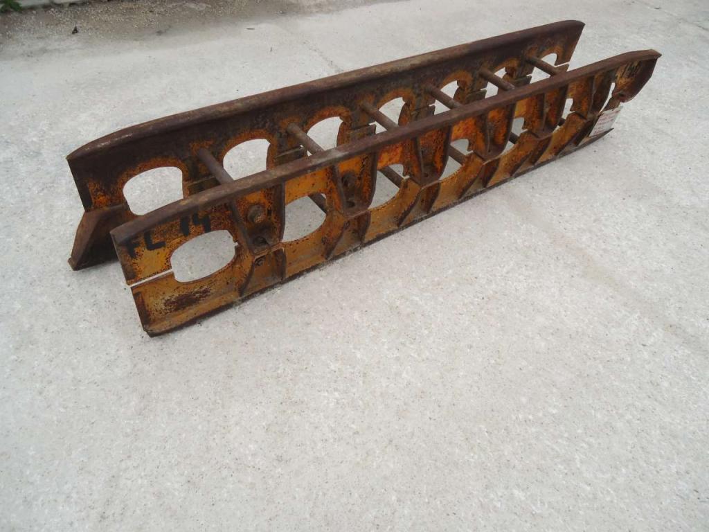 Track roller guard for Fiat Allis FL14D Photo 1