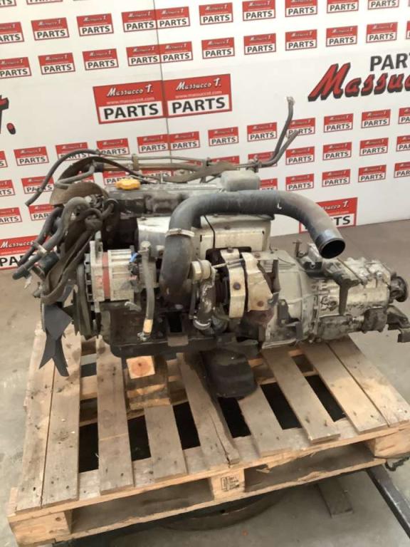Internal combustion engine for Nissan CABSTAR Photo 2