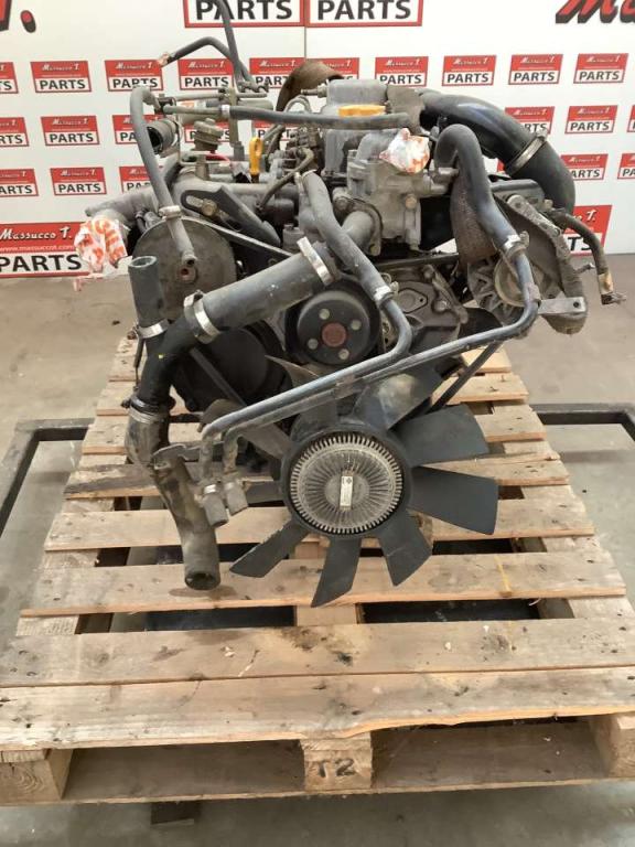 Internal combustion engine for Nissan CABSTAR Photo 3