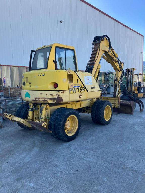 Komatsu PW75R Photo 3