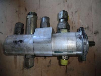 Hydraulic pump for Caterpillar 988H sold by CERVETTI TRACTOR Srl