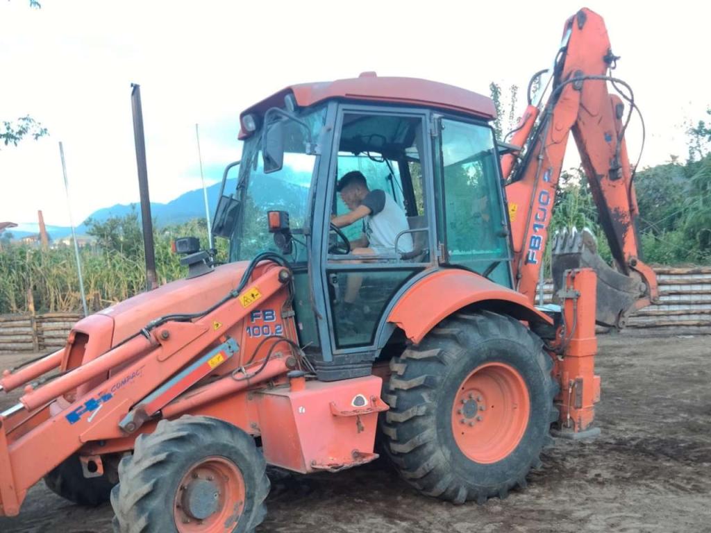 Fiat Kobelco FB100-2 Photo 2