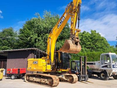 JCB 220XLC sold by Pic8 Srl