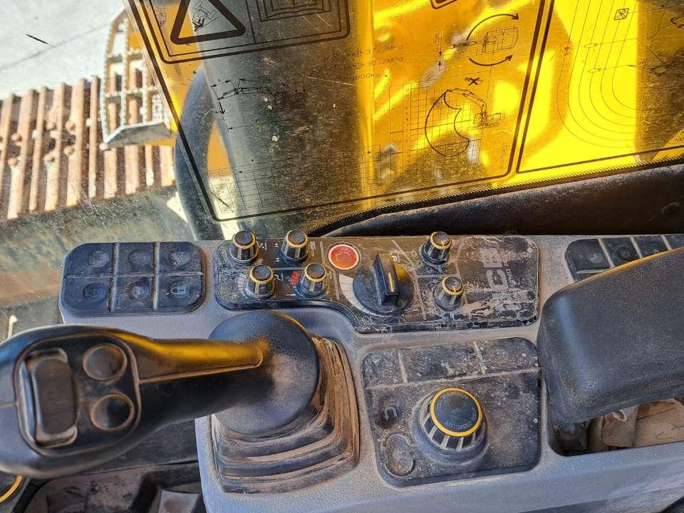 JCB 220XLC Photo 14