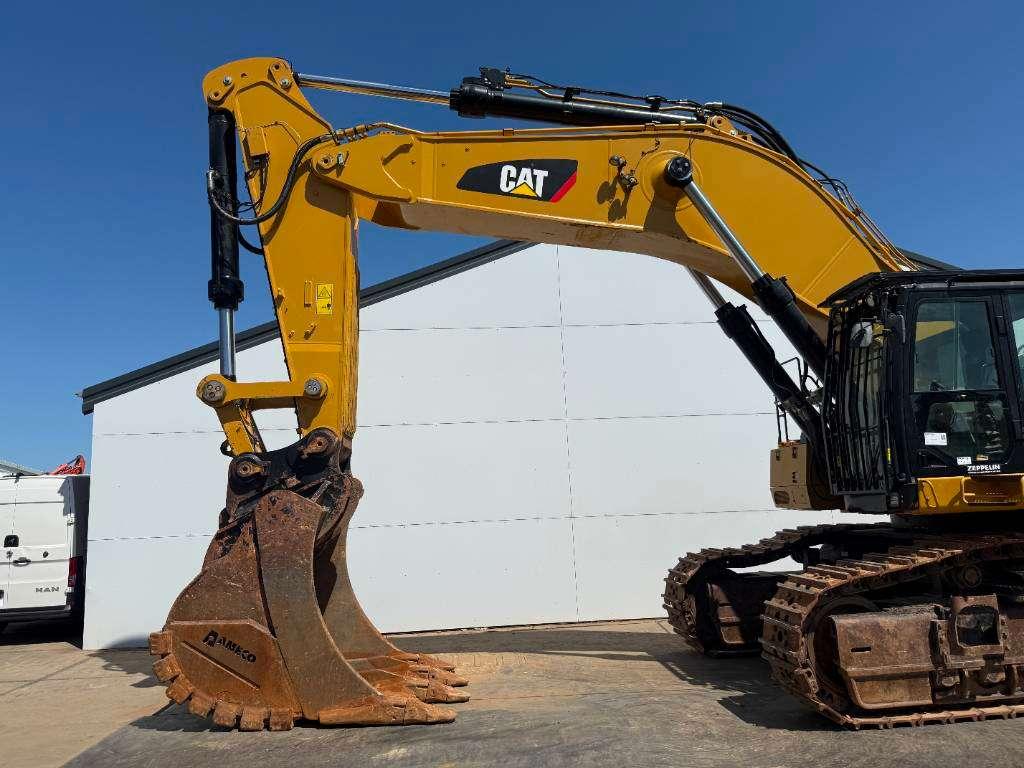 Caterpillar 390F - German Machine / Camera / Quick Coupler Photo 16
