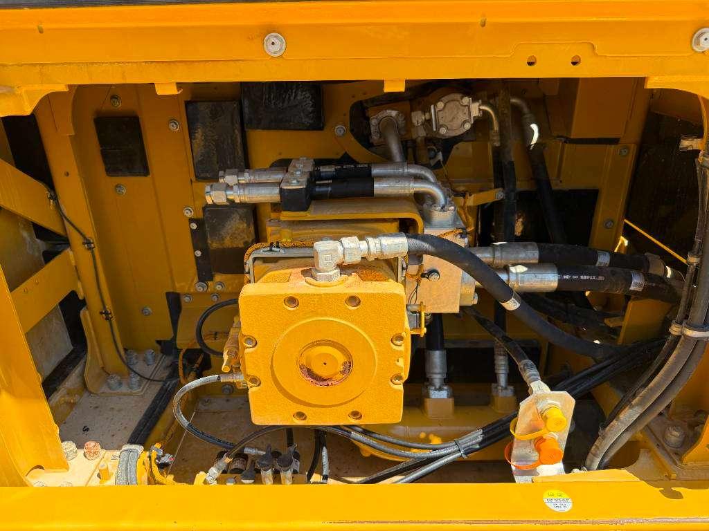 Caterpillar 390F - German Machine / Camera / Quick Coupler Photo 28