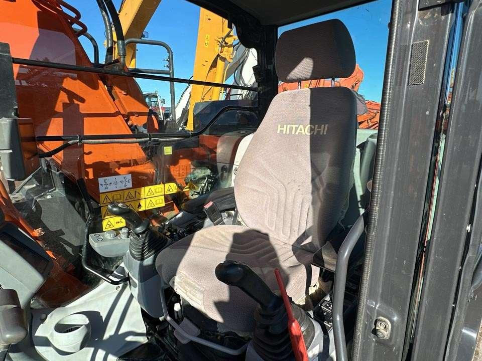 Hitachi ZX135US-6 Photo 15