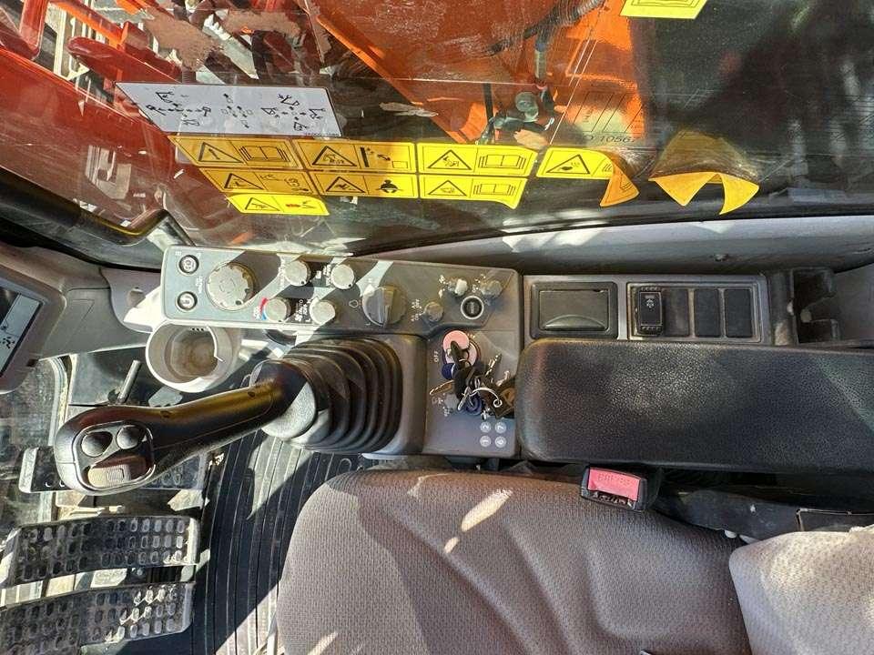 Hitachi ZX135US-6 Photo 16