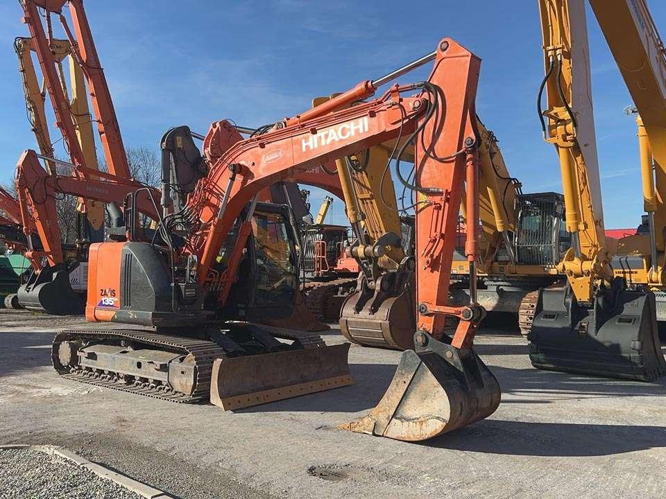 Hitachi ZX135US-6 Photo 19