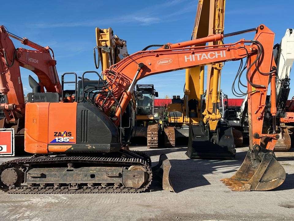 Hitachi ZX135US-6 Photo 21