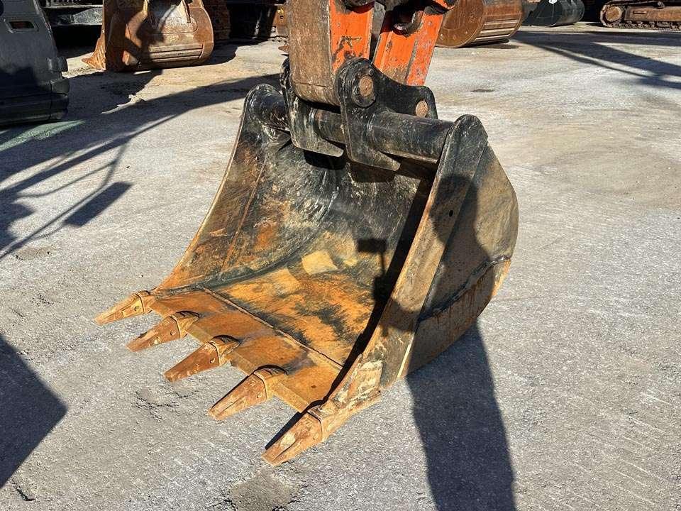 Hitachi ZX135US-6 Photo 8