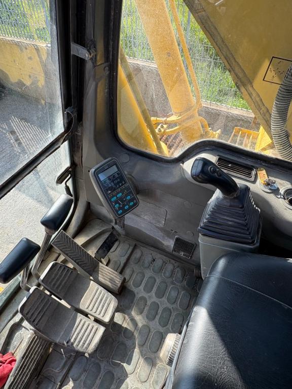 Komatsu PC160-6K Photo 9