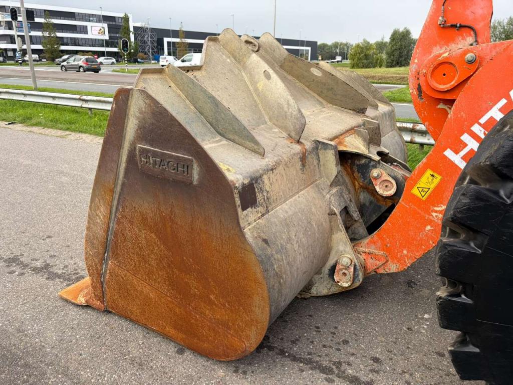 Hitachi ZW310-6 Photo 10