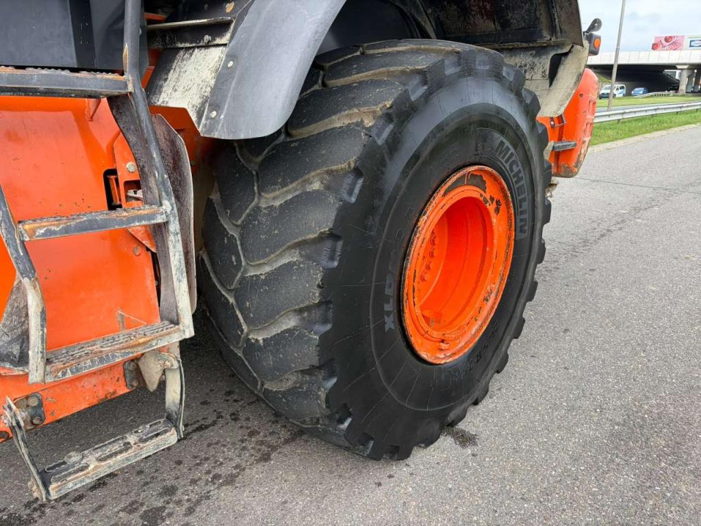 Hitachi ZW310-6 Photo 12