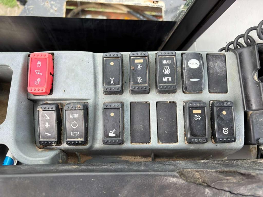 Hitachi ZW310-6 Photo 22