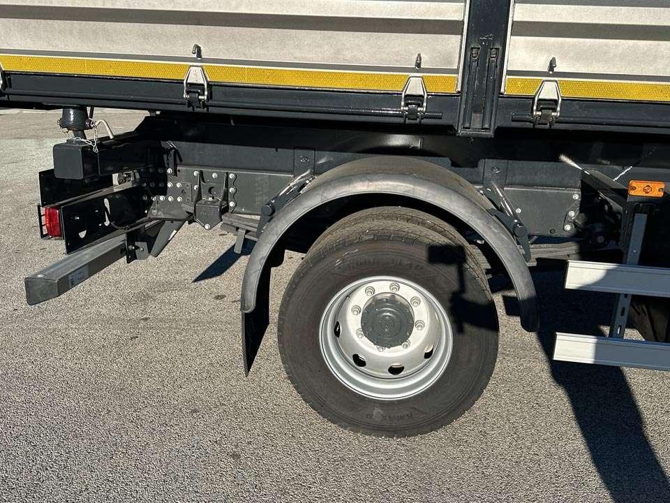 Renault D210 4x2 Photo 11