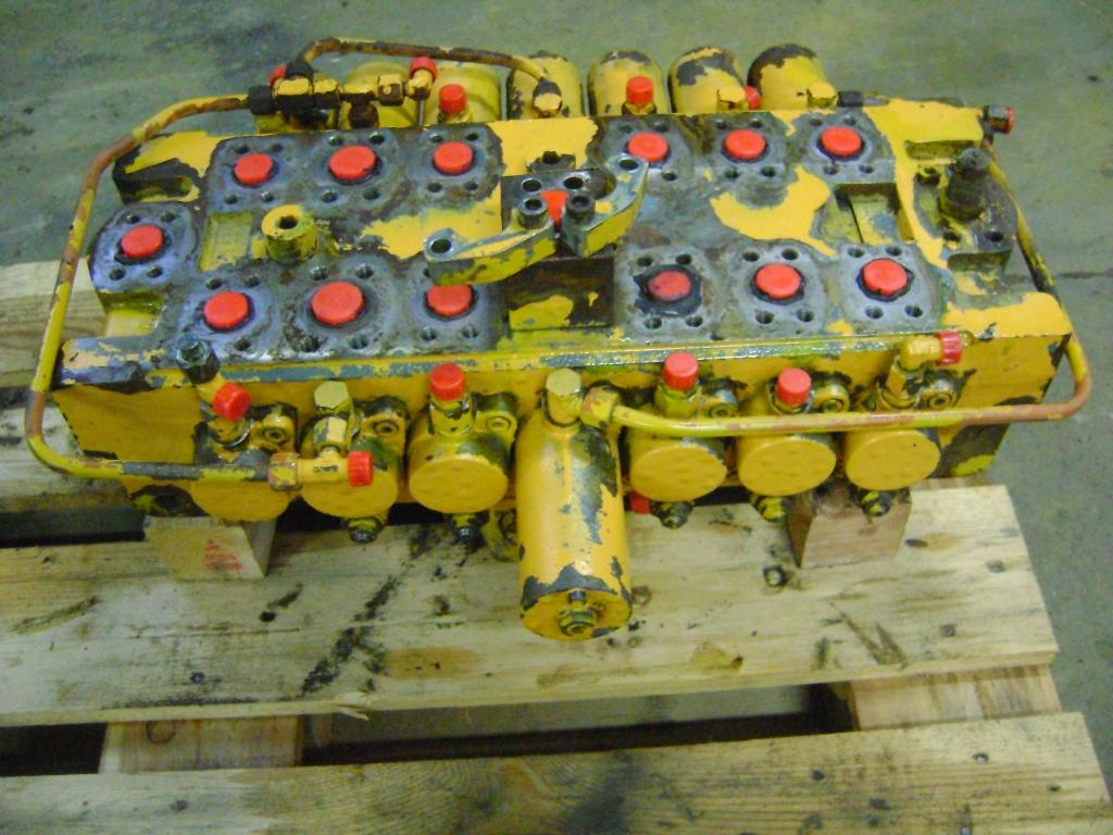 Hydraulic distributor for Liebherr 912 Litronic Photo 1