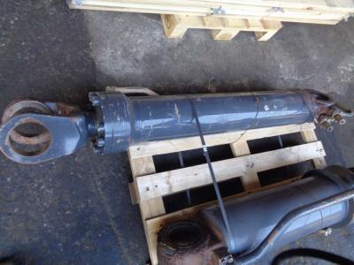 Lifting piston for New Holland W 270 sold by PRV Ricambi Srl