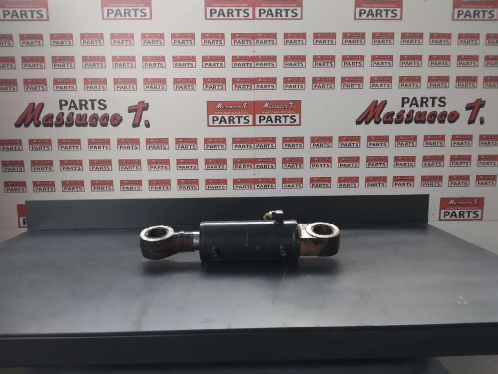 Dozer blade cylinder for Hitachi ZX85US-3 Photo 1