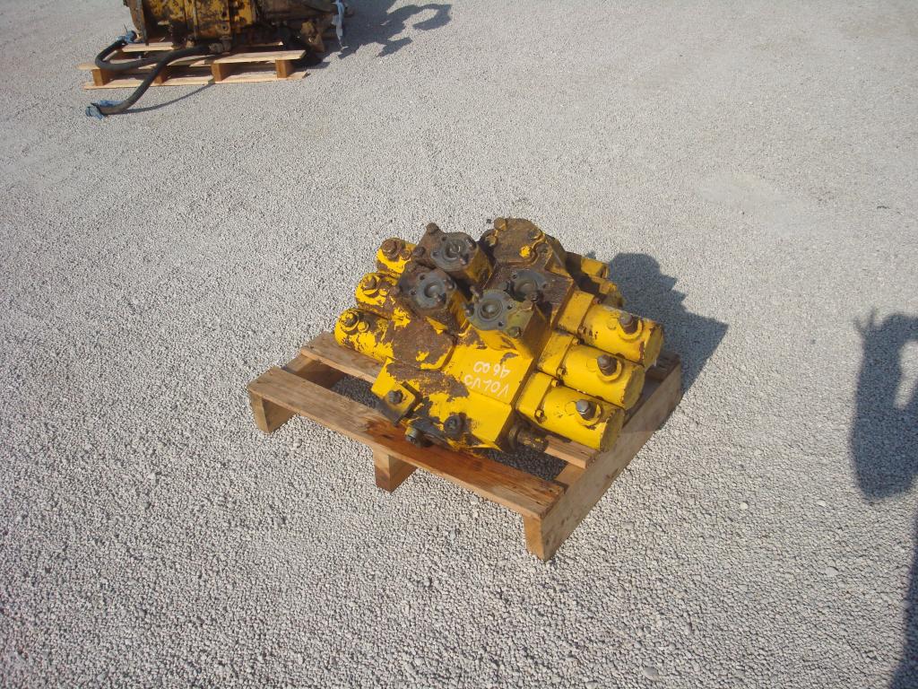 Hydraulic distributor for Volvo 4600 Photo 2