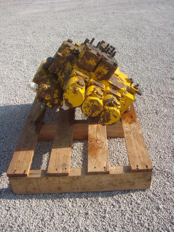 Hydraulic distributor for Volvo 4600 Photo 5