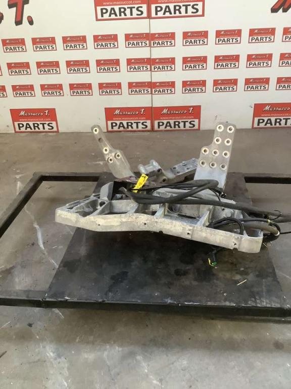 Supporto serbatoio for Volvo FH16 550 6x4 Photo 4