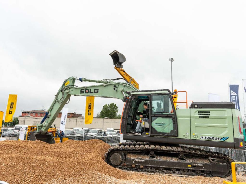 SDLG E6225HEV Photo 2