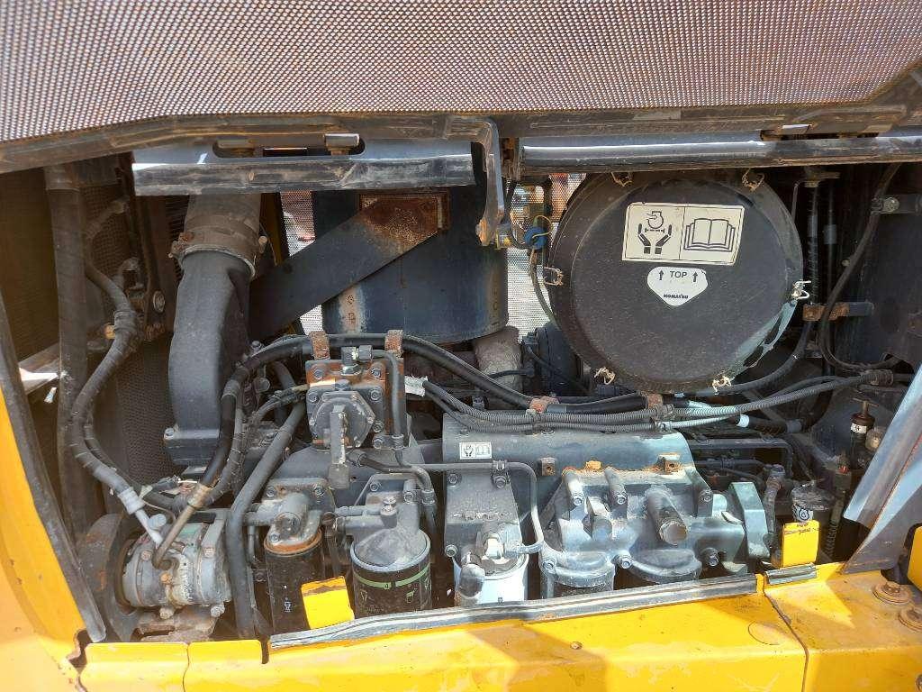 Komatsu D275A-5R (Abu Dhabi) Photo 15