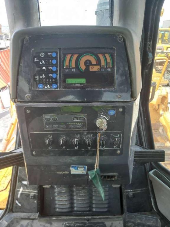 Komatsu D275A-5R (Abu Dhabi) Photo 18
