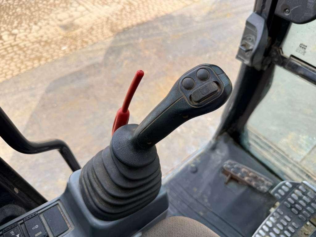 Hitachi ZX225LC-5B - New Bucket / Automatic Greasing / CAM Photo 10
