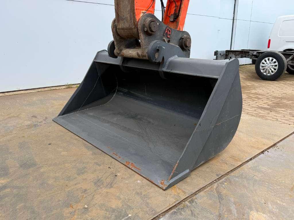 Hitachi ZX225LC-5B - New Bucket / Automatic Greasing / CAM Photo 19