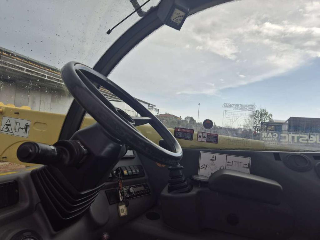 New Holland LM732 Photo 6