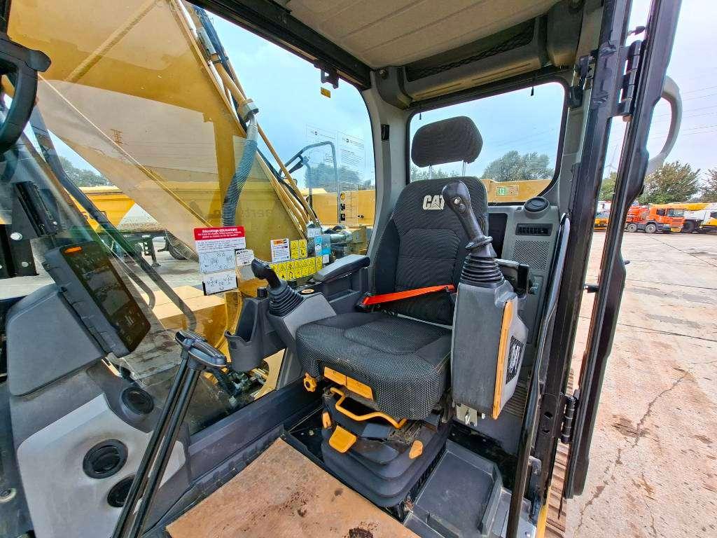Caterpillar 320 Photo 10