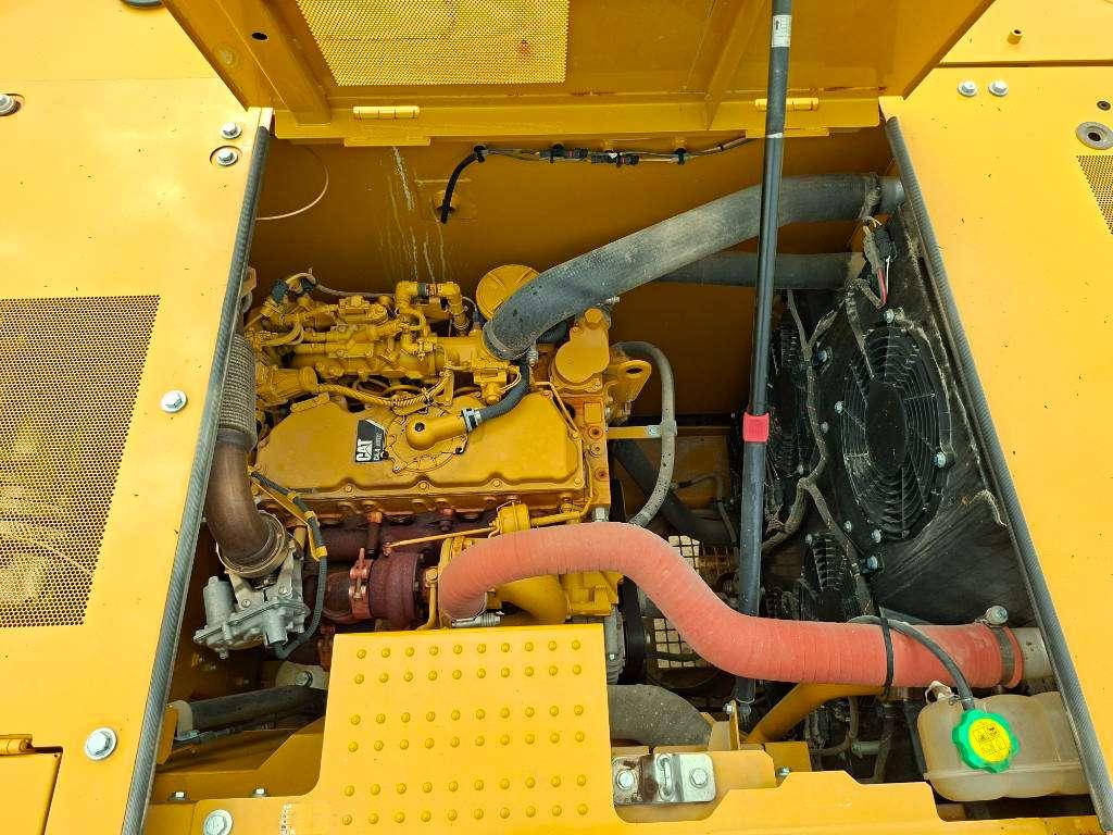 Caterpillar 320 Photo 16